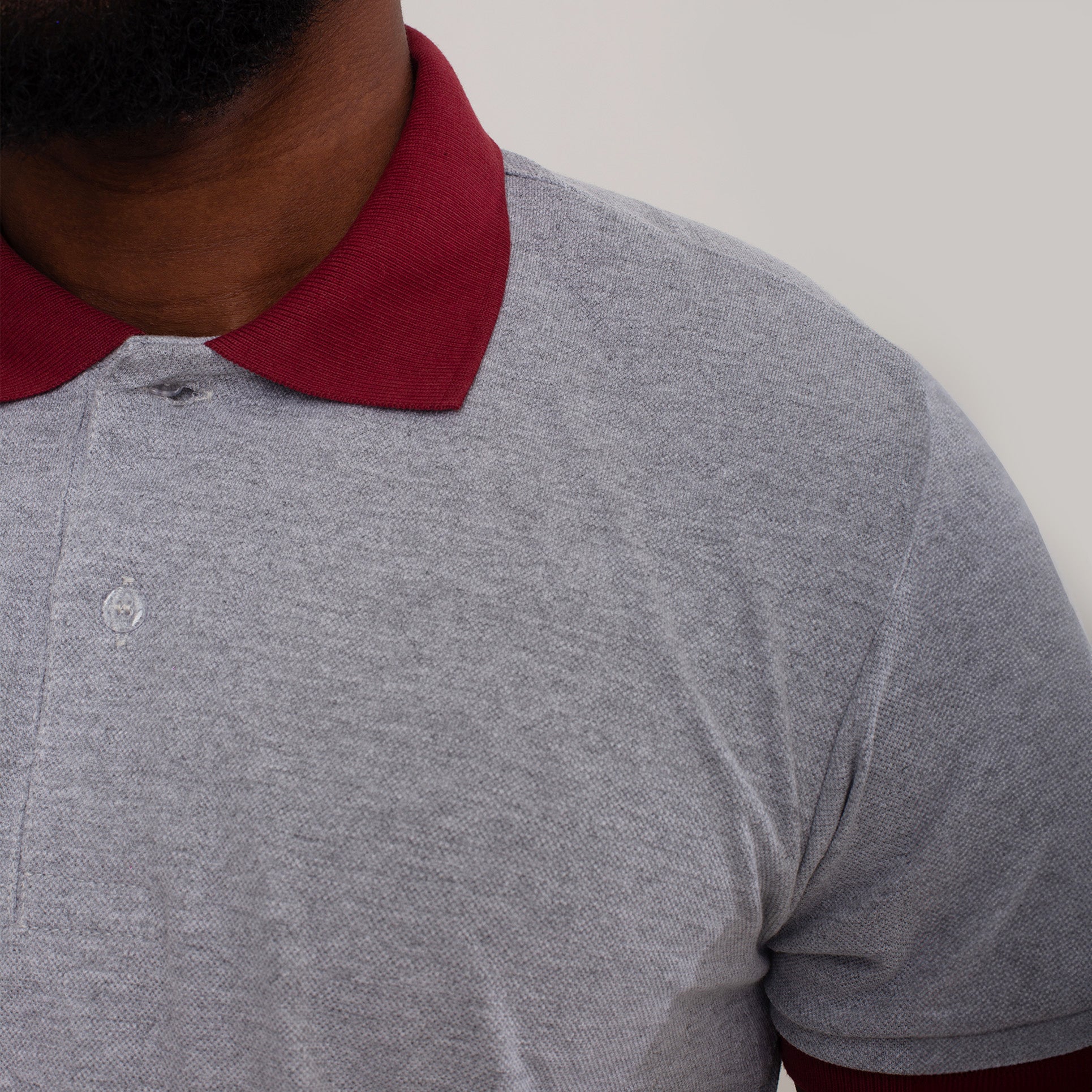 Camisa Polo Piquet Algodão Cinza Com Gola e Punho Vermelho