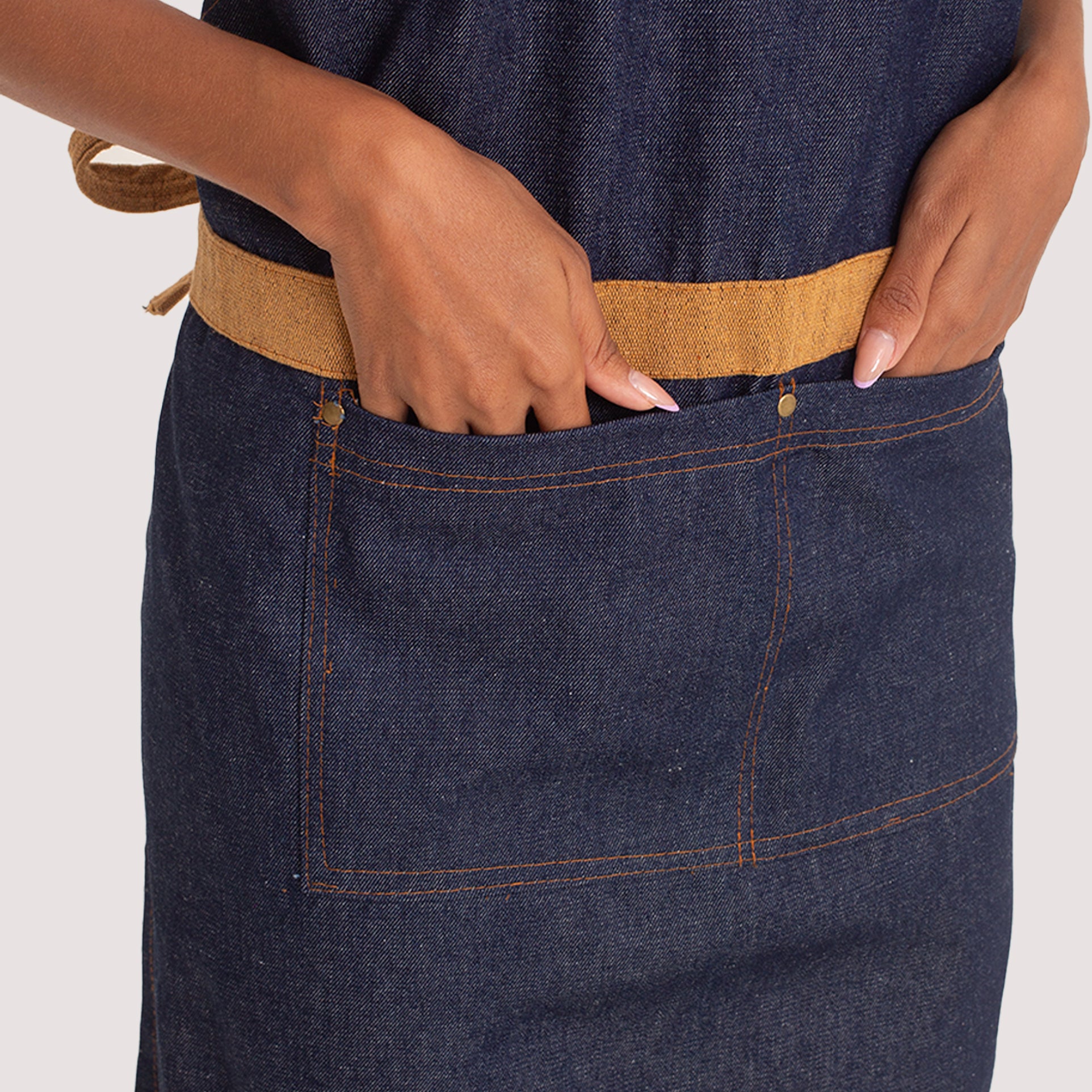 Avental Jeans Com Detalhe Lona Mostarda