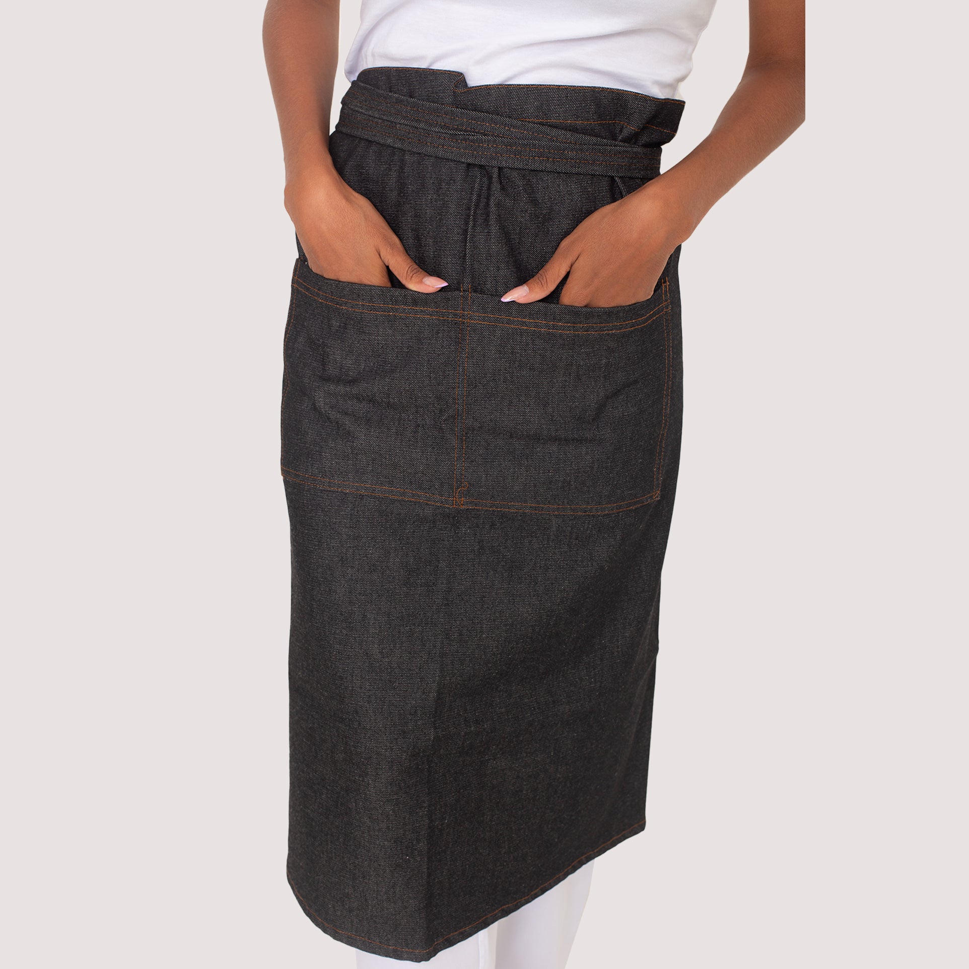 Avental Jeans Black De CinturaTranspassado com Bolso