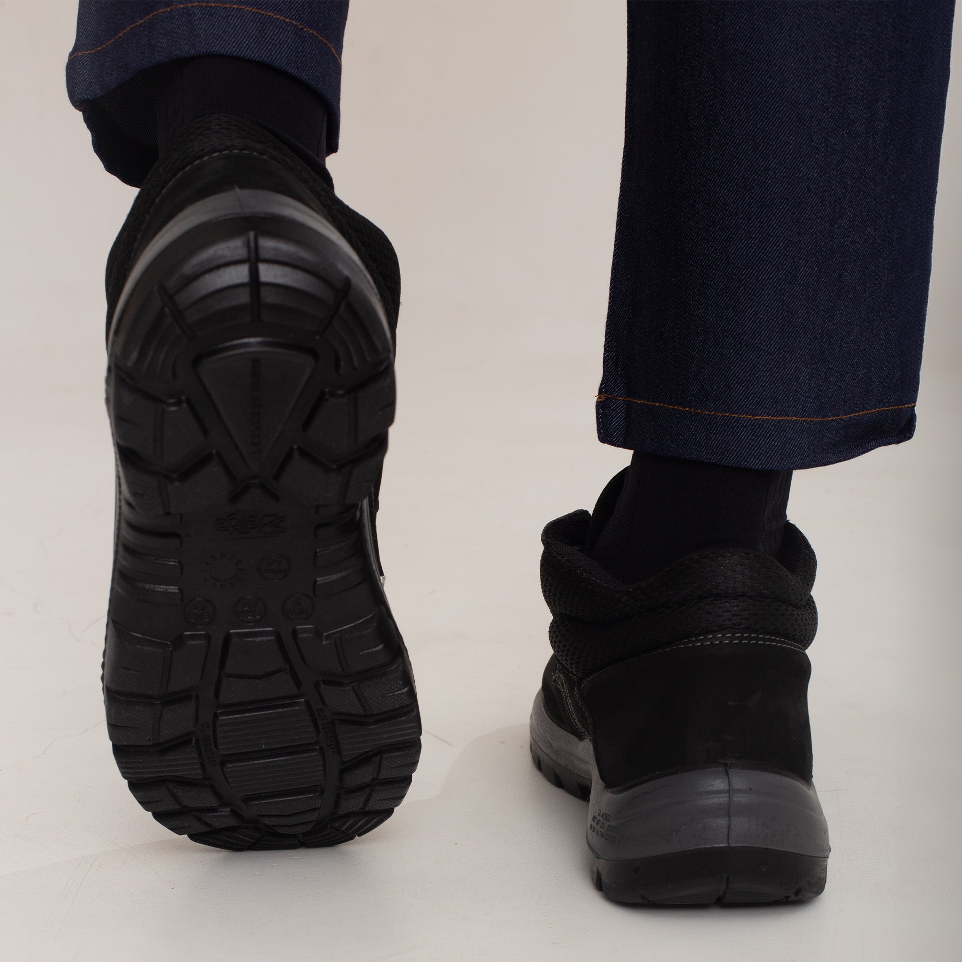 Botina Preta de Cadarço