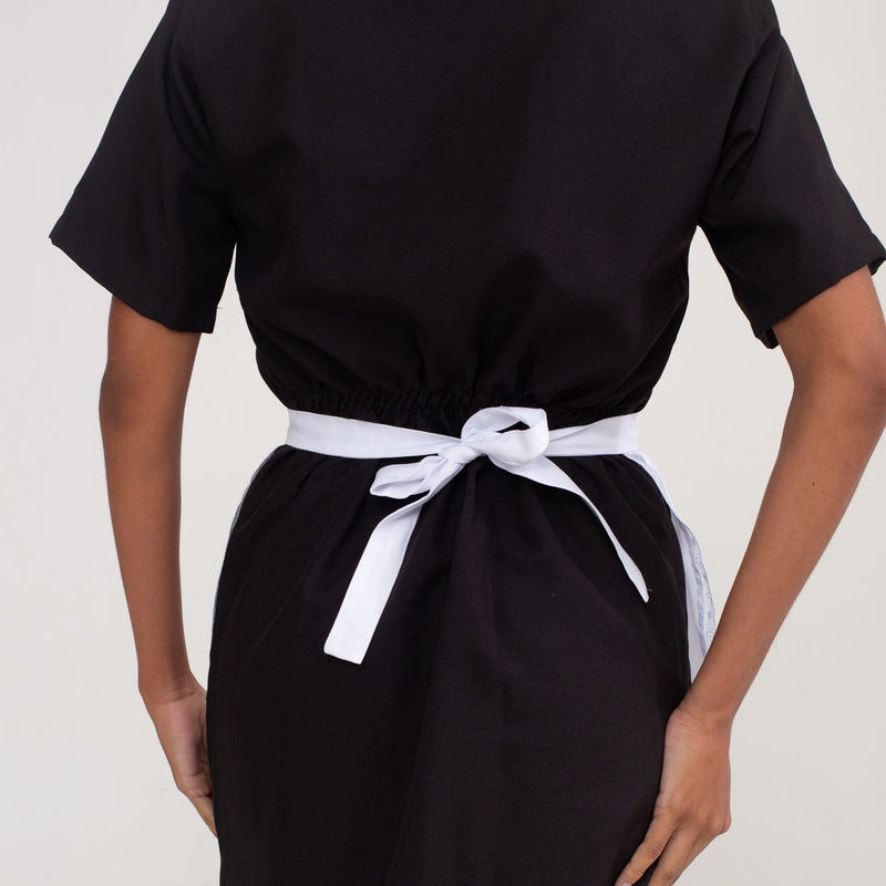 Vestido Preto Oxford com Rendinha + Avental com Renda