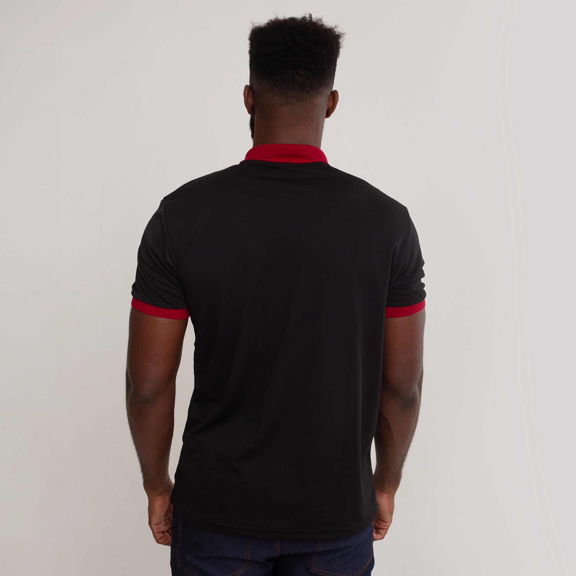 Camisa Polo Piquet Algodão Preto Com Gola e Punho Vermelho