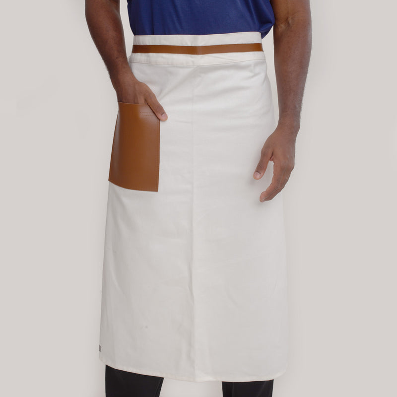 Avental Off White de Cintura com Bolso de Couro