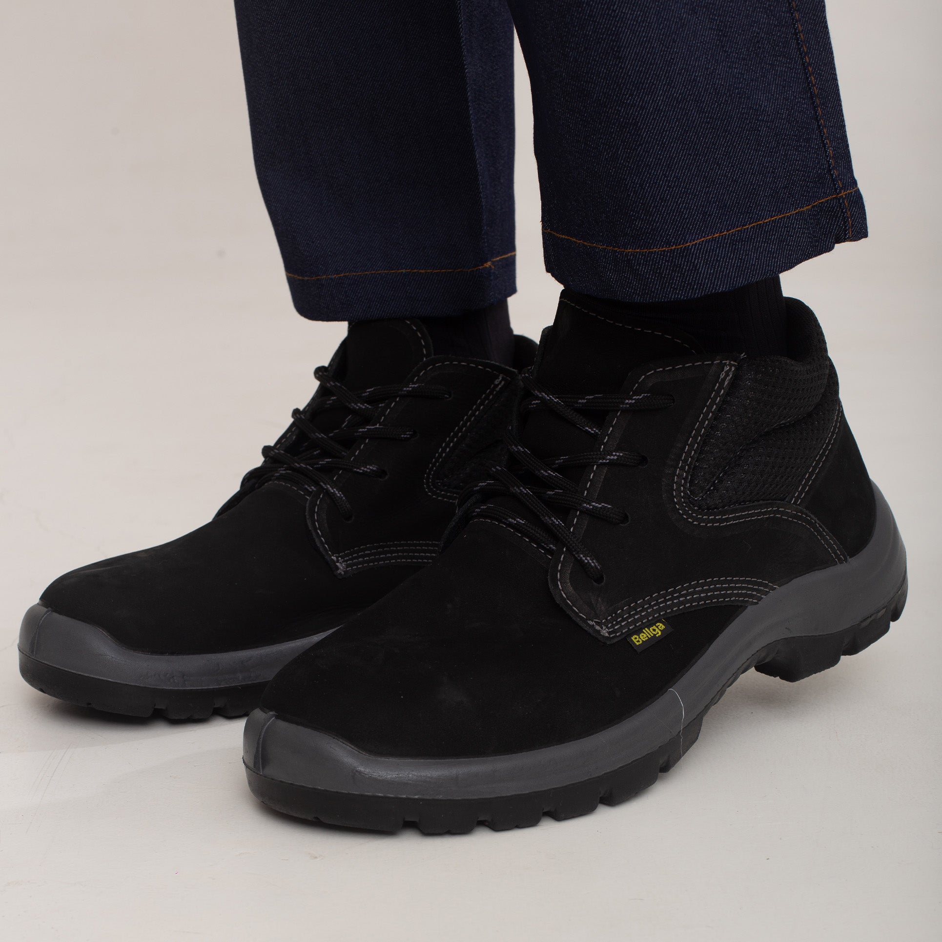 Botina Preta de Cadarço