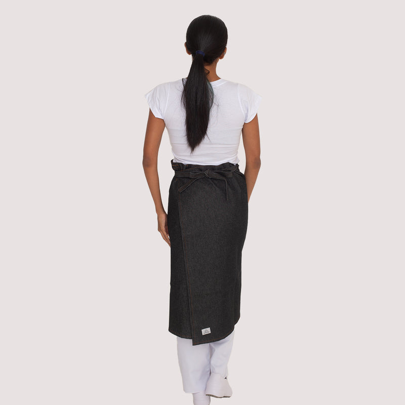 Avental Jeans Black De CinturaTranspassado com Bolso