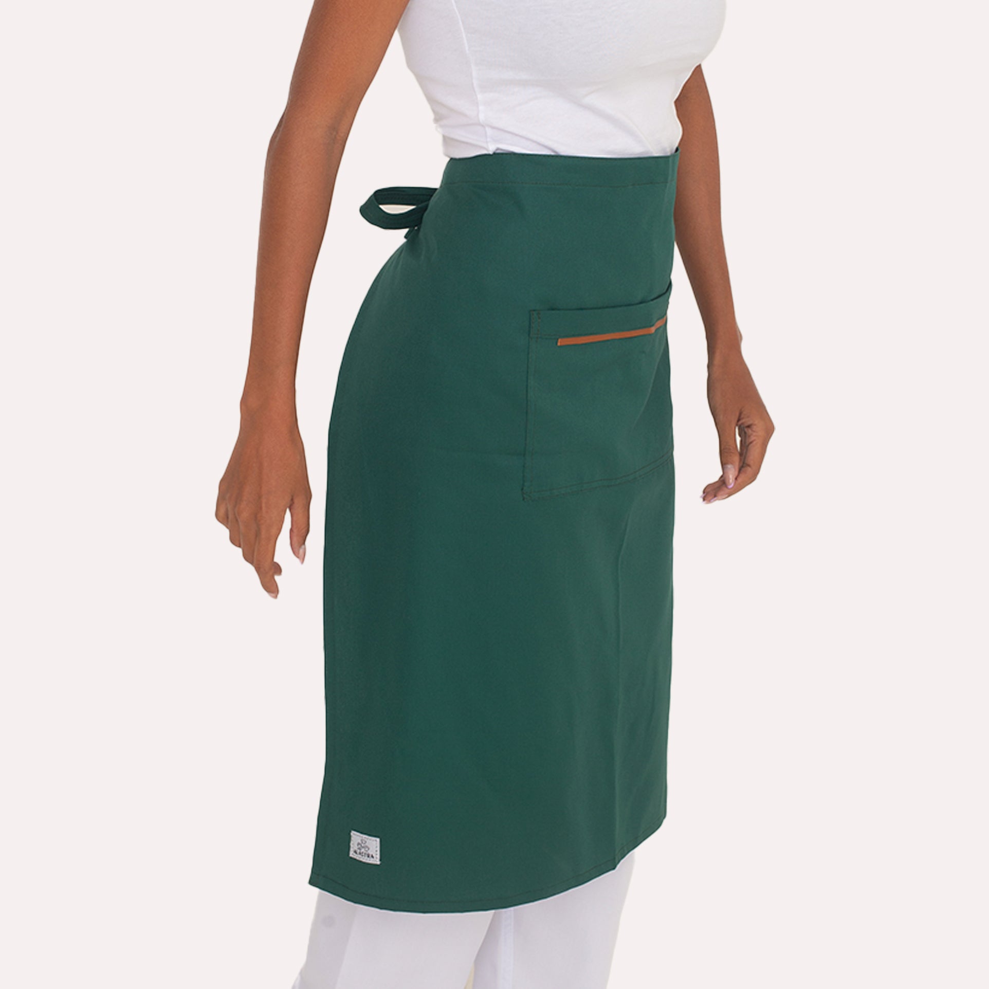 Avental Verde Musgo Cintura com Detalhe de Couro no Bolso