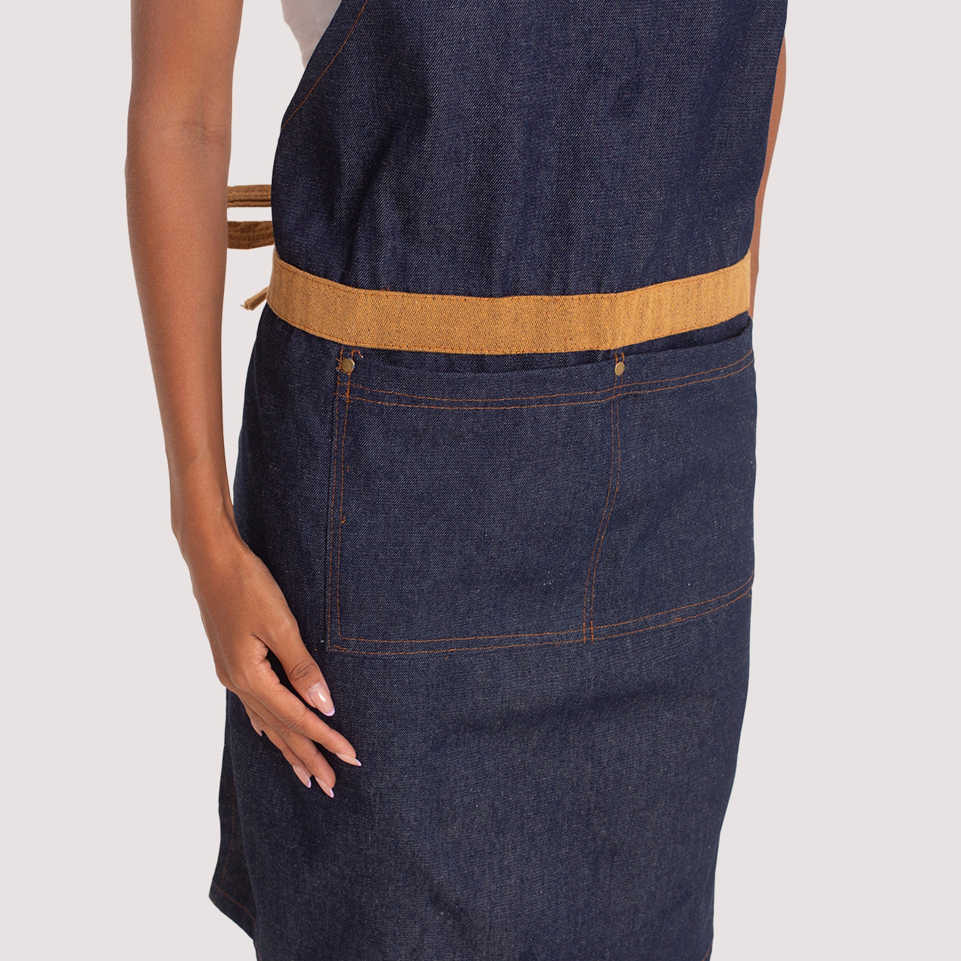 Avental Jeans Com Detalhe Lona Mostarda