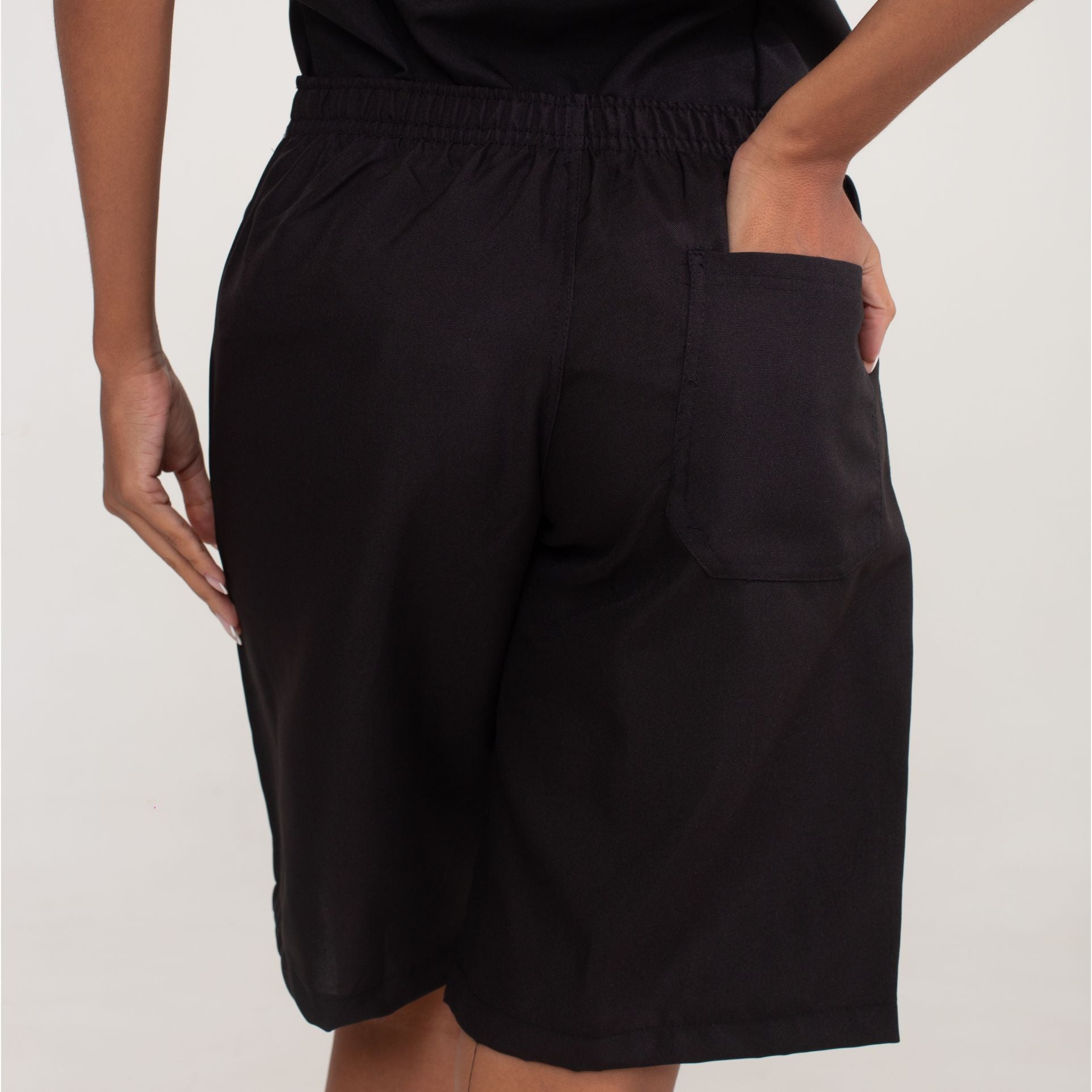 Bermuda Preta Oxford Meio Cós Feminina