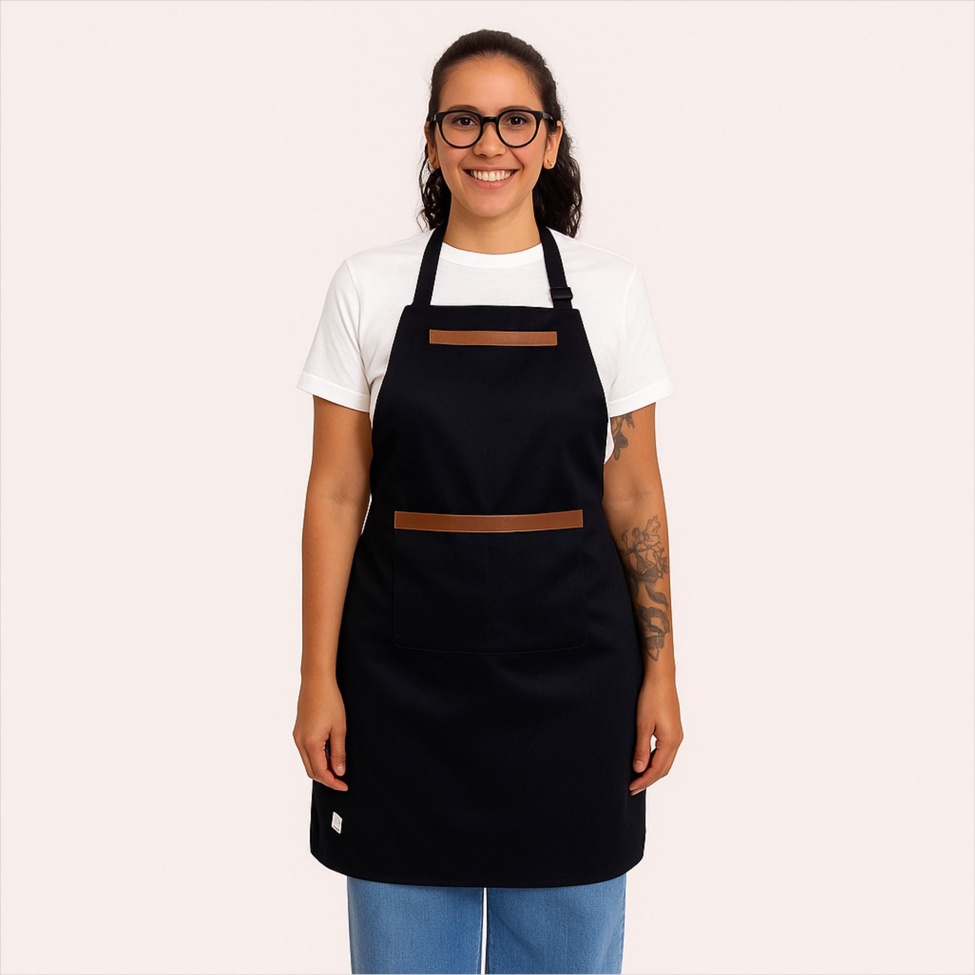 Avental Preto Com Detalhe de Couro Brim