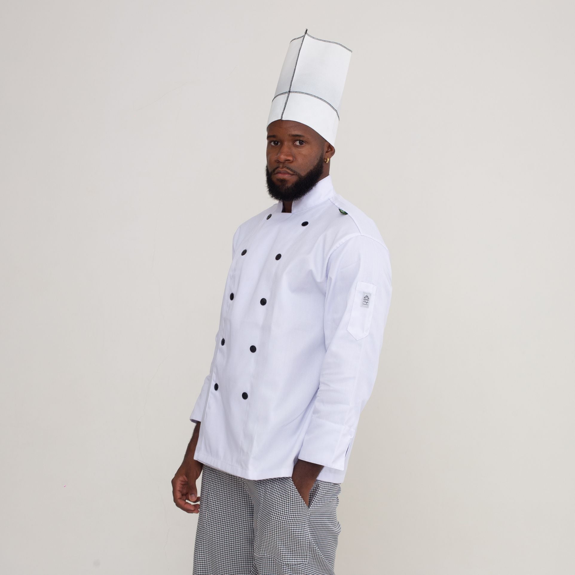 Dólmã Manga Longa Branca Com Botões Pretos