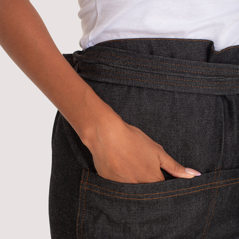 Avental Jeans Black De CinturaTranspassado com Bolso