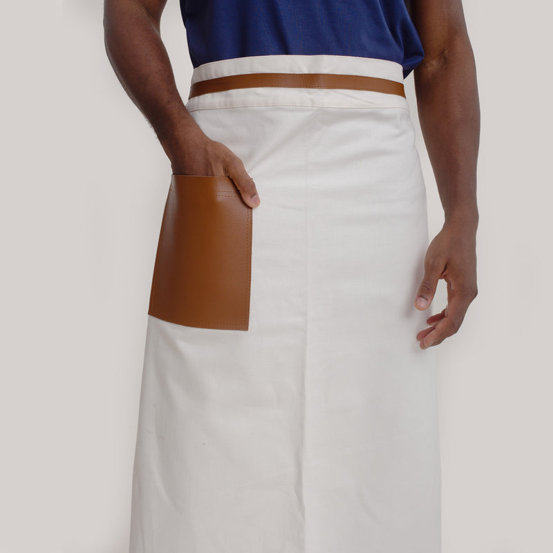 Avental Off White de Cintura com Bolso de Couro