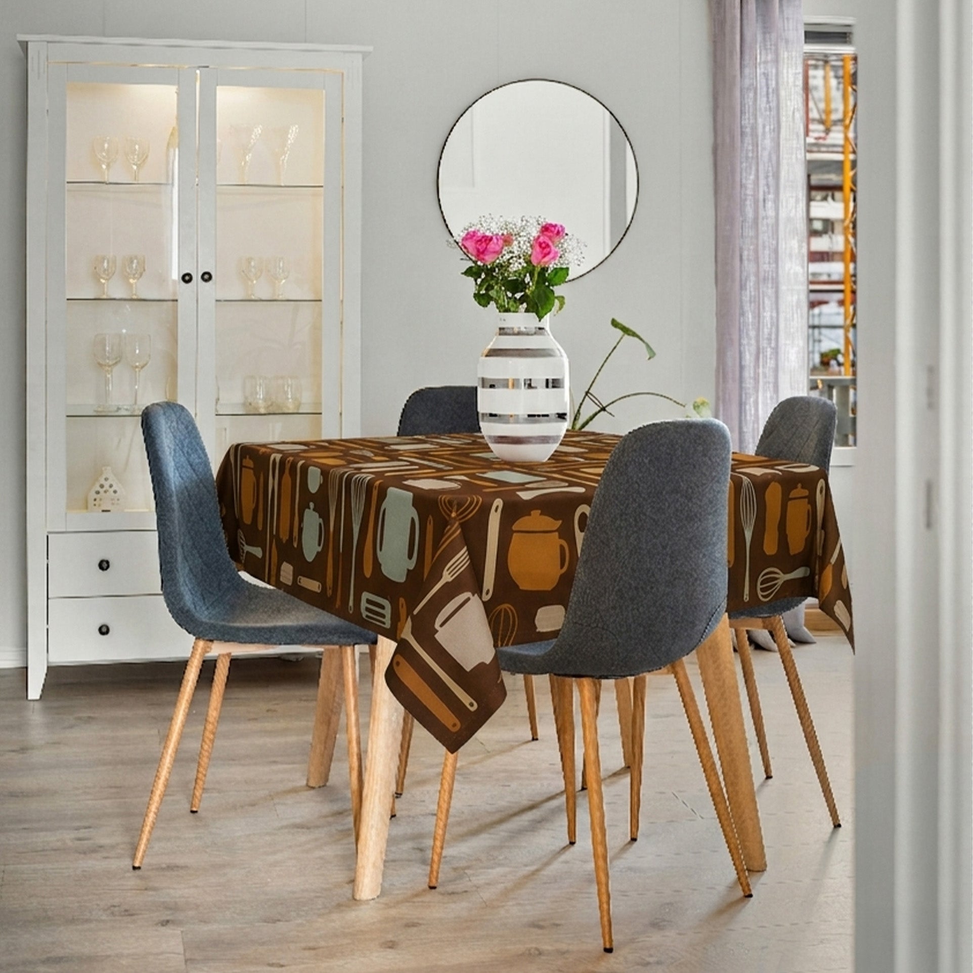 Toalha de Mesa Utensilhos 1,50x1,50 Quadrada
