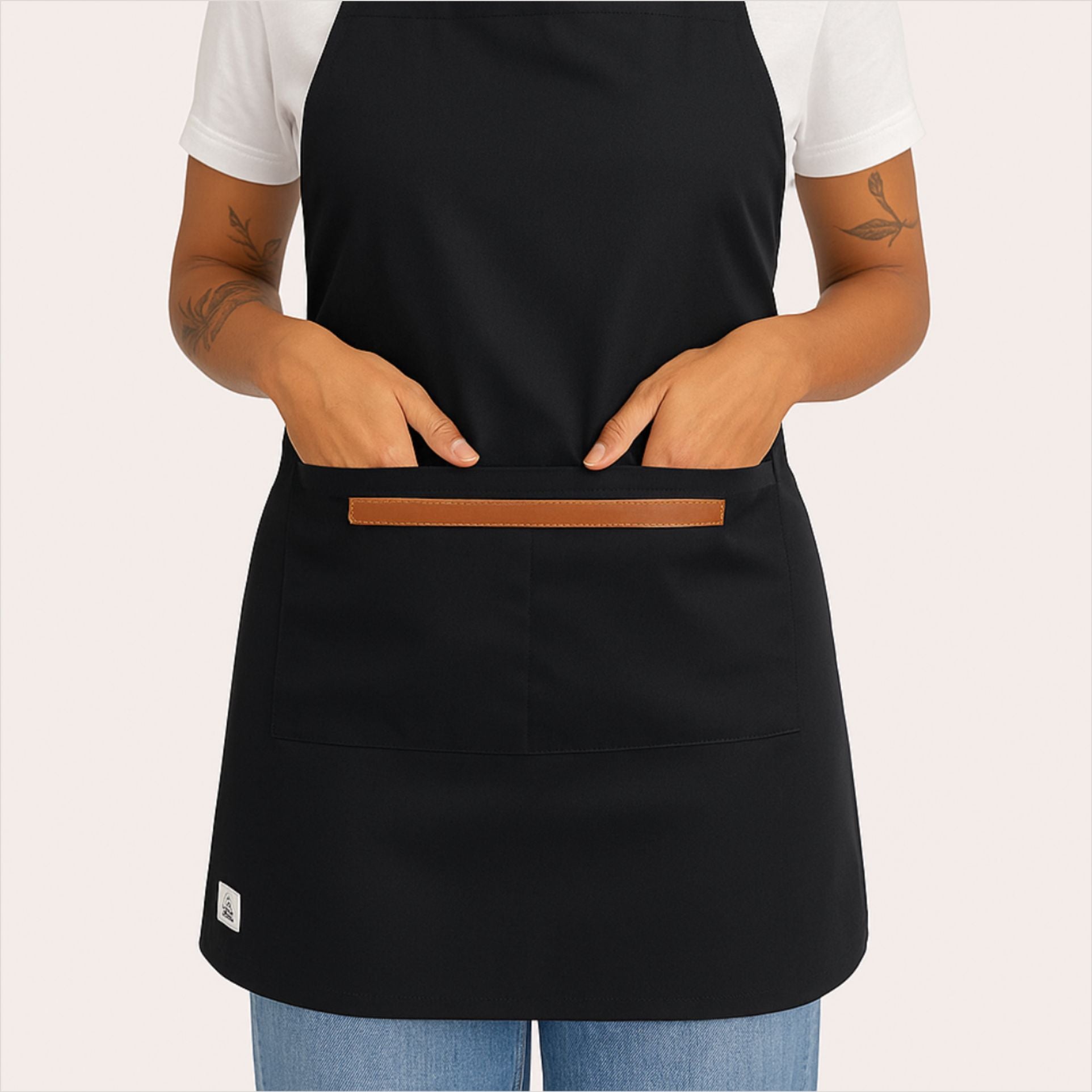Avental Preto Com Detalhe de Couro Brim