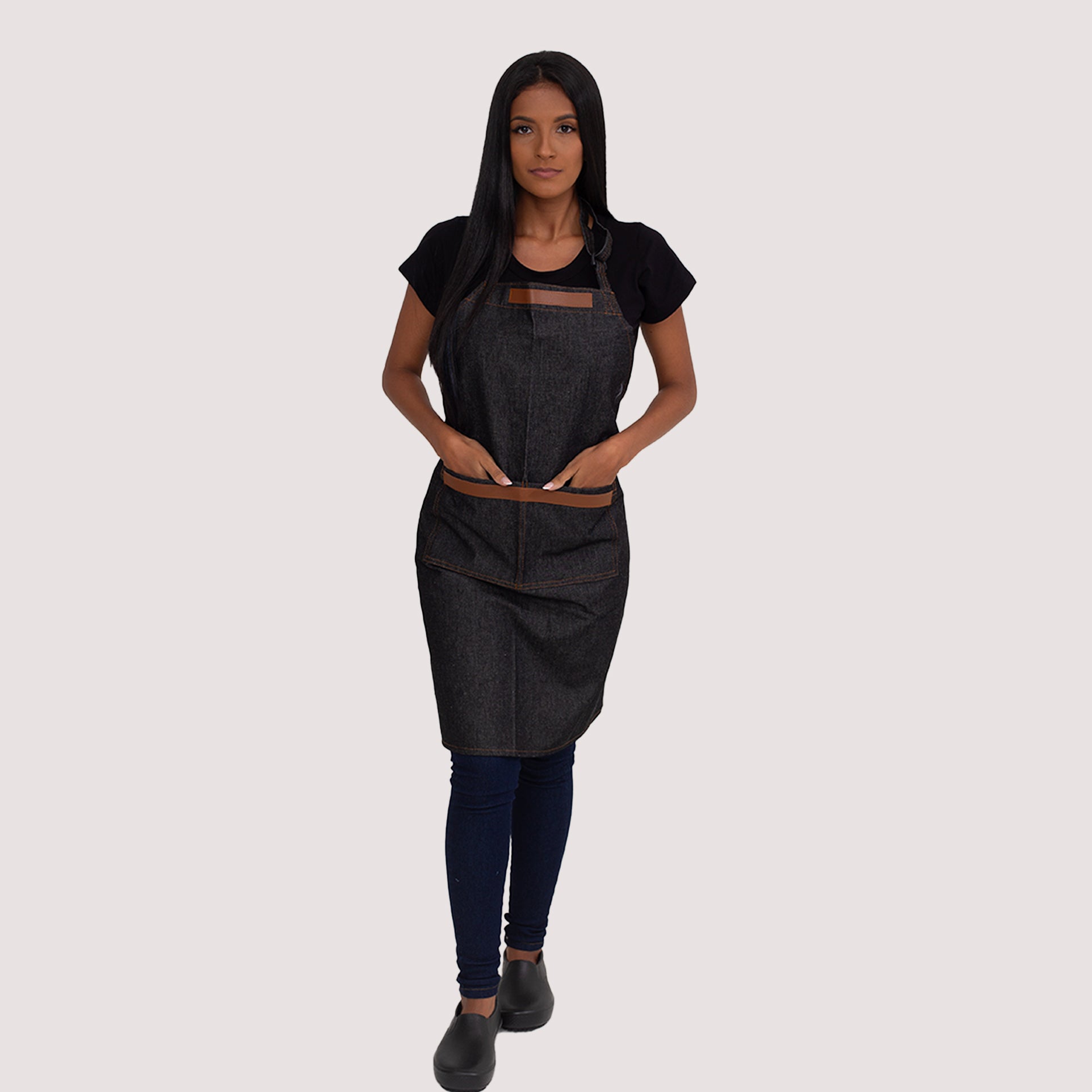 Avental Jeans Black Com Detalhe de Couro