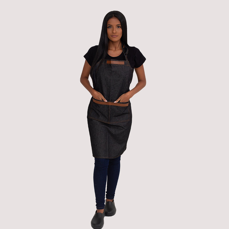 Avental Jeans Black Com Detalhe de Couro