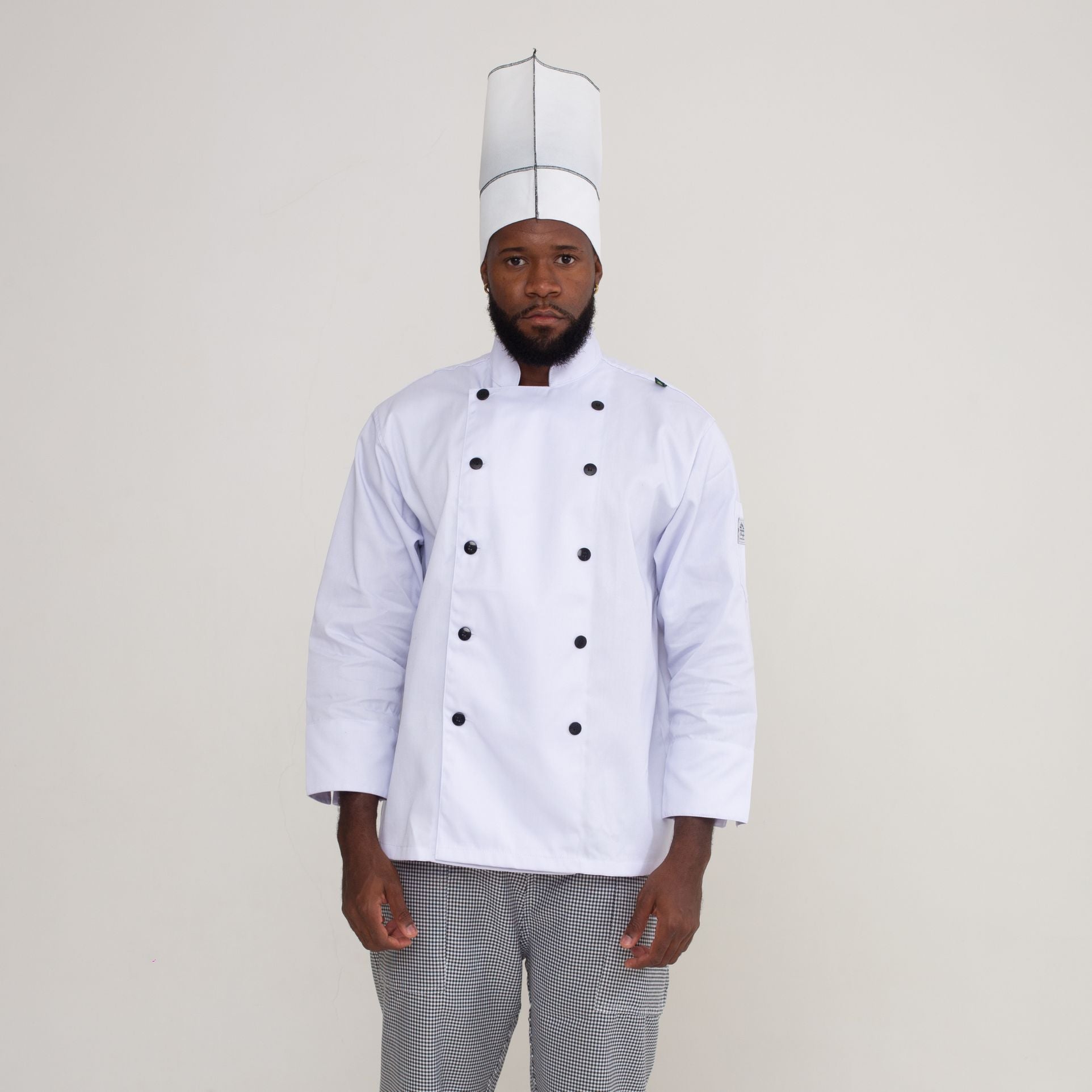 Dólmã Manga Longa Branca Com Botões Pretos