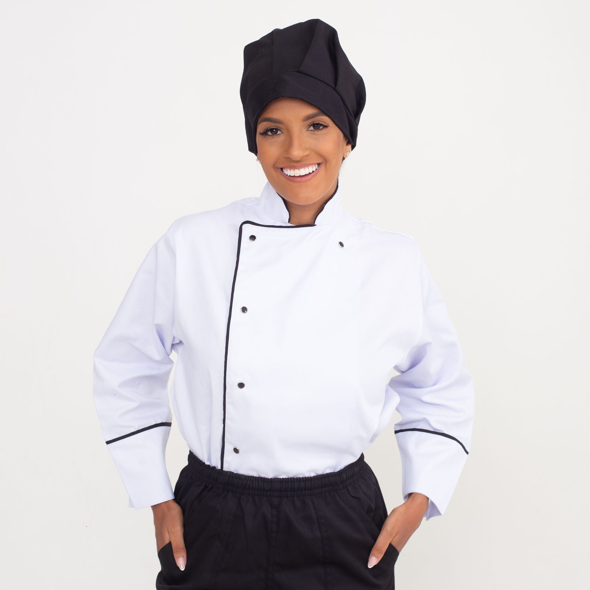 Dólmã Manga Longa Branca Com Sutache Preto e Botão de Pressão