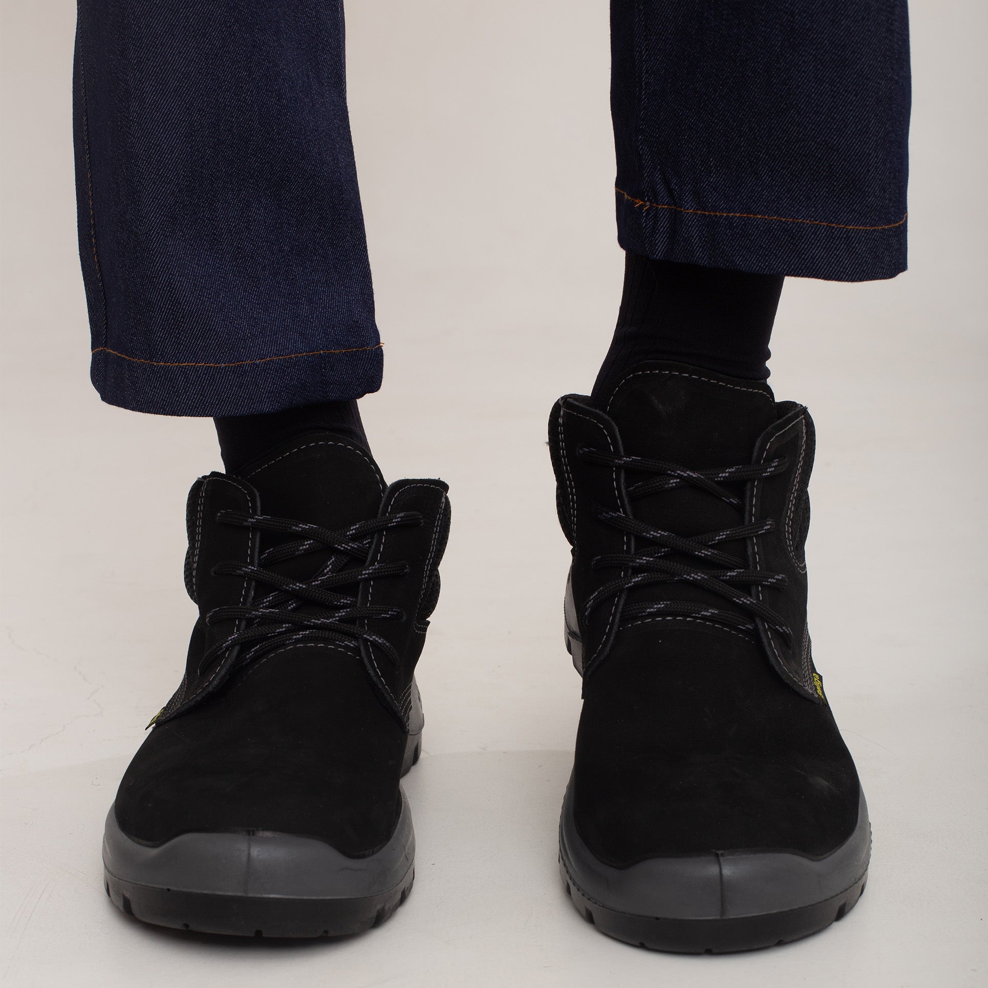 Botina Preta de Cadarço